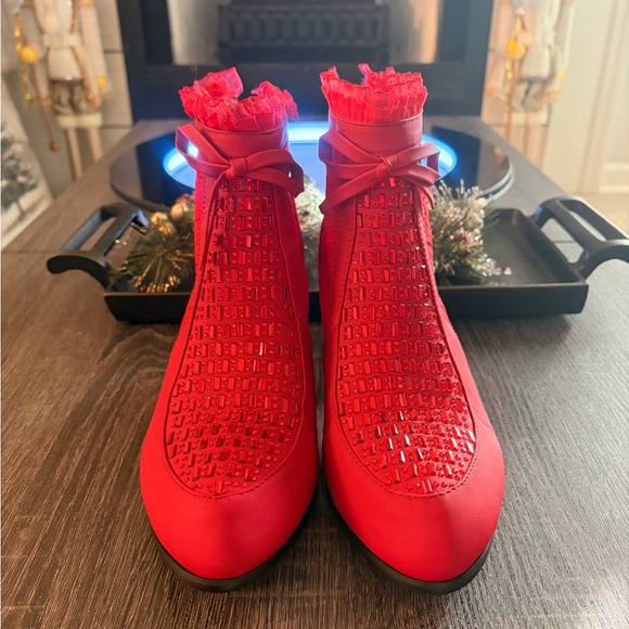 Ashro Womens 2.5 inch Heel Bootie Size 8M Red Lace Inset  Zipper - Picture 3 of 10